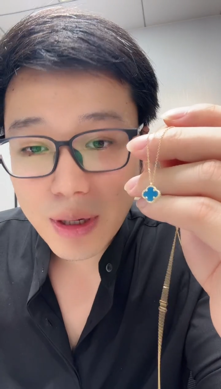 18K金镶嵌套链玛瑙/玉髓蓝色k黄，小号四叶草套链
