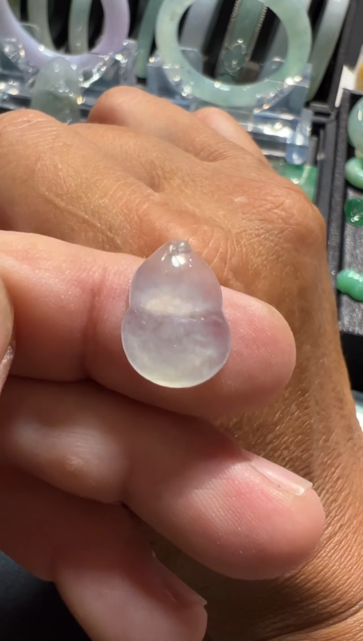 颈饰未镶嵌翡翠翡翠冰葫芦。