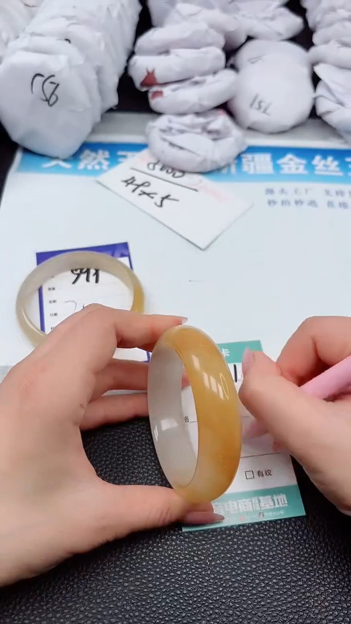 【闪购商品】石英质玉手镯未镶嵌A601