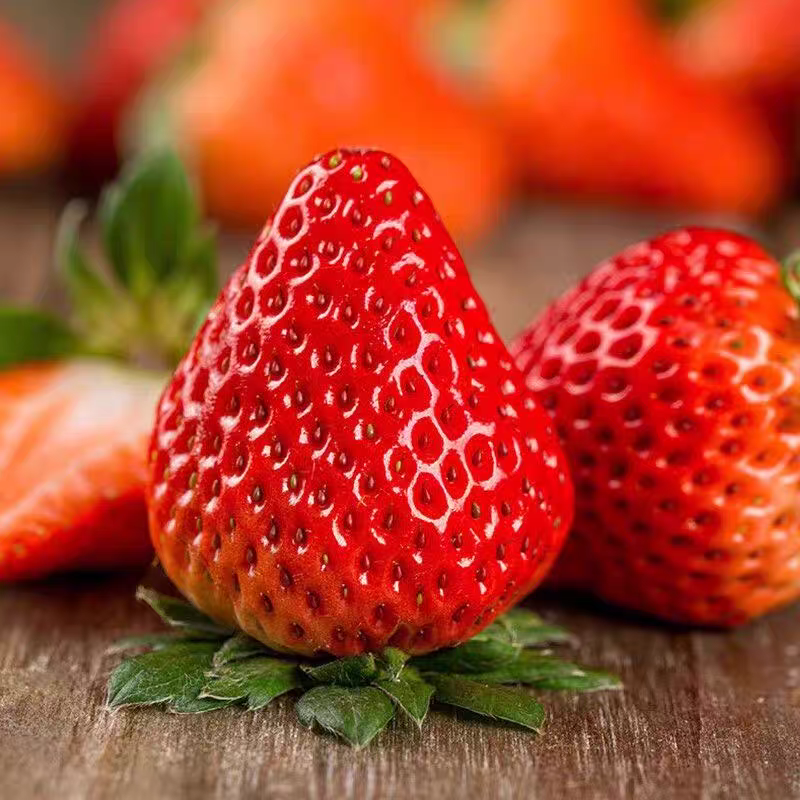 新鲜红颜草莓，一盒6个