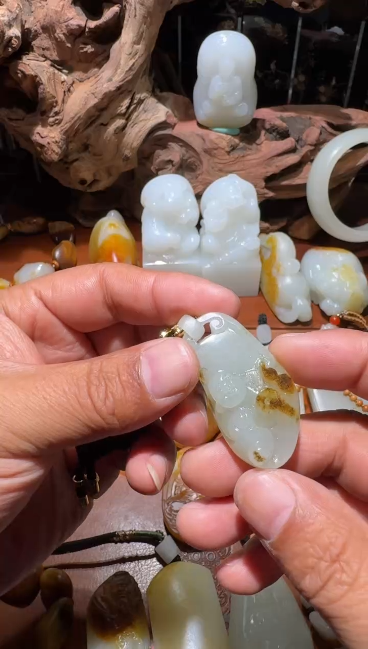 颈饰未镶嵌和田玉弥勒佛