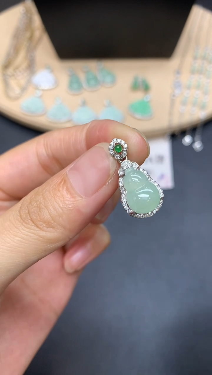 【闪购商品】翡翠吊坠(不含链)银S925镶嵌葫芦【多样性发其一】