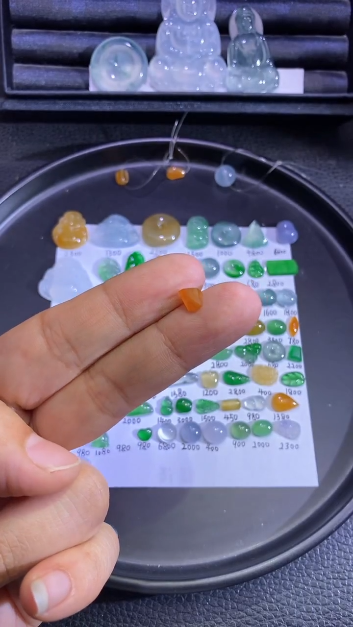 未镶嵌挂件翡翠切割