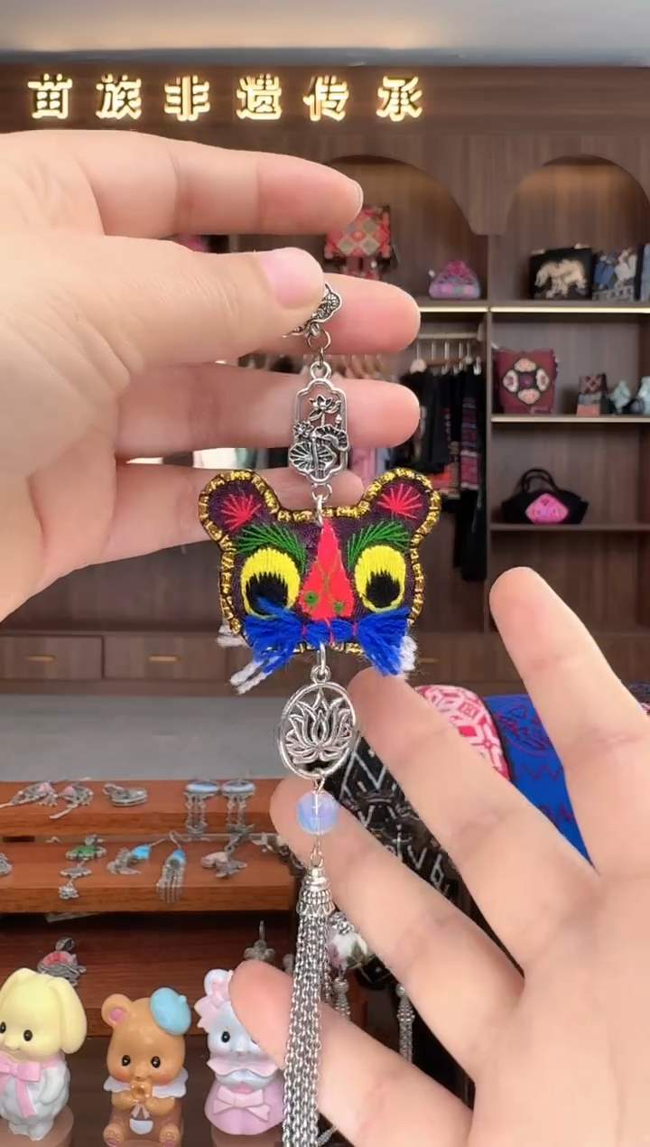 【闪购商品】织绣扶光苗绣传承260