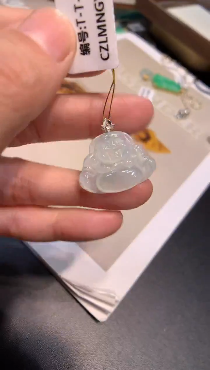 颈饰18K金镶嵌翡翠佛公