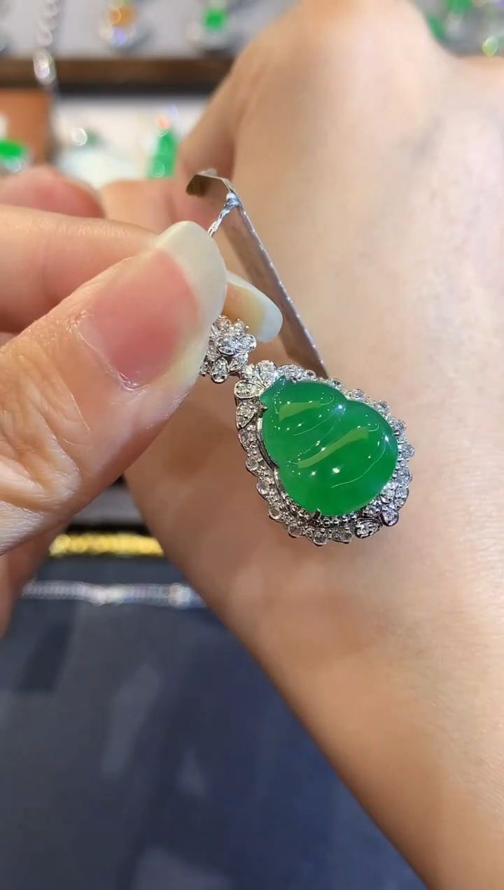 吊坠(不含链)18K金镶嵌翡翠多样性发其一