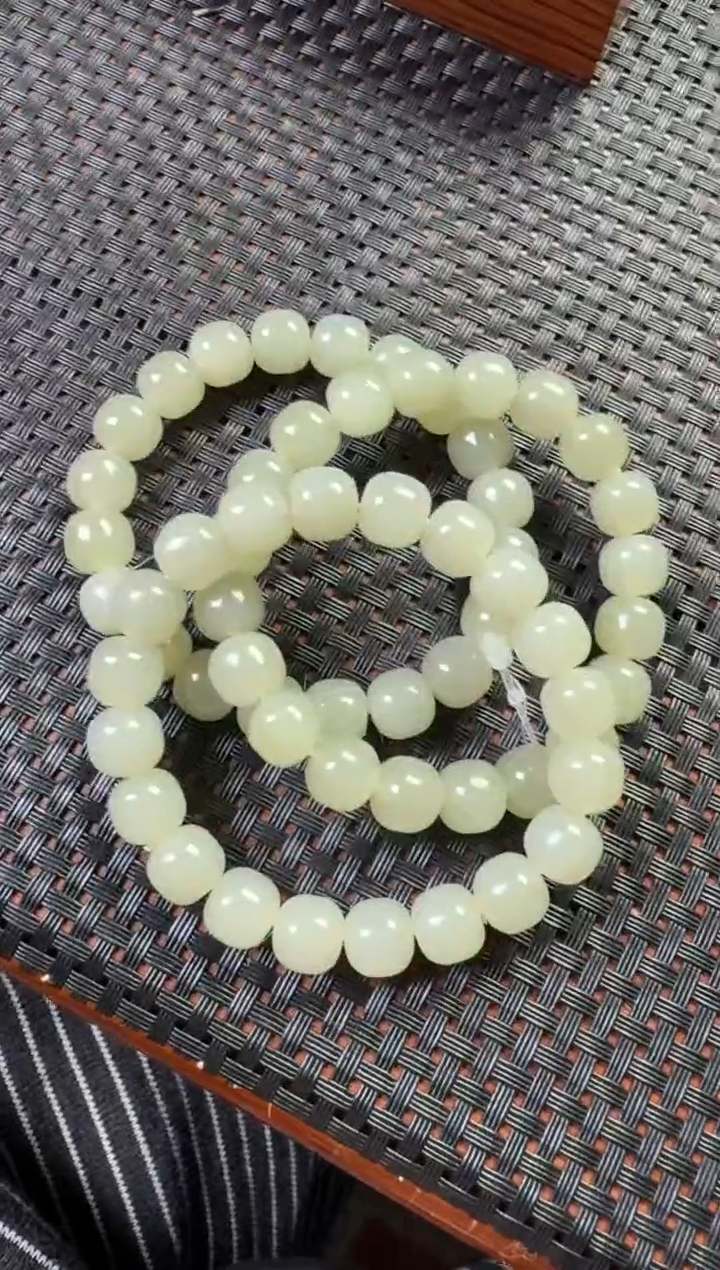 未镶嵌手串和田玉近矿手串 多样性发其一