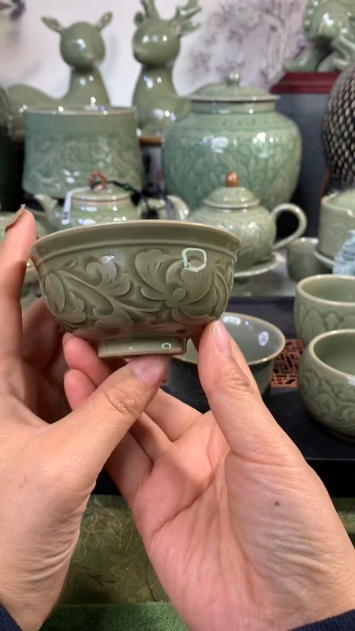 现代心***1耀州窑青瓷缠枝纹鸭一只