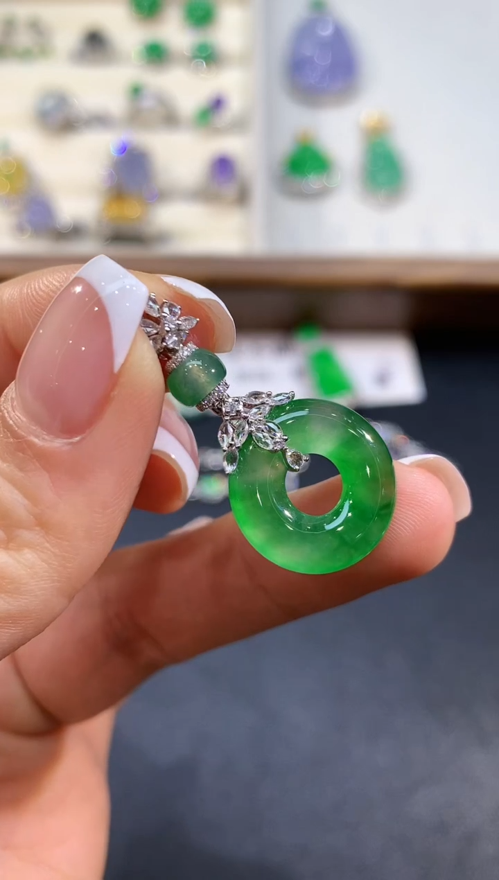 【闪购商品】翡翠吊坠(不含链)18K金镶嵌ZSH88888