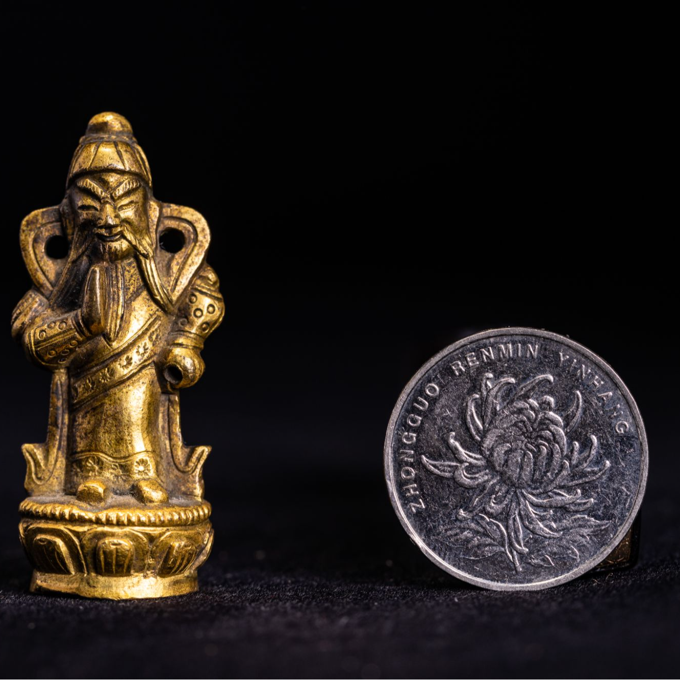 清代乾隆宫廷铜鎏金关公