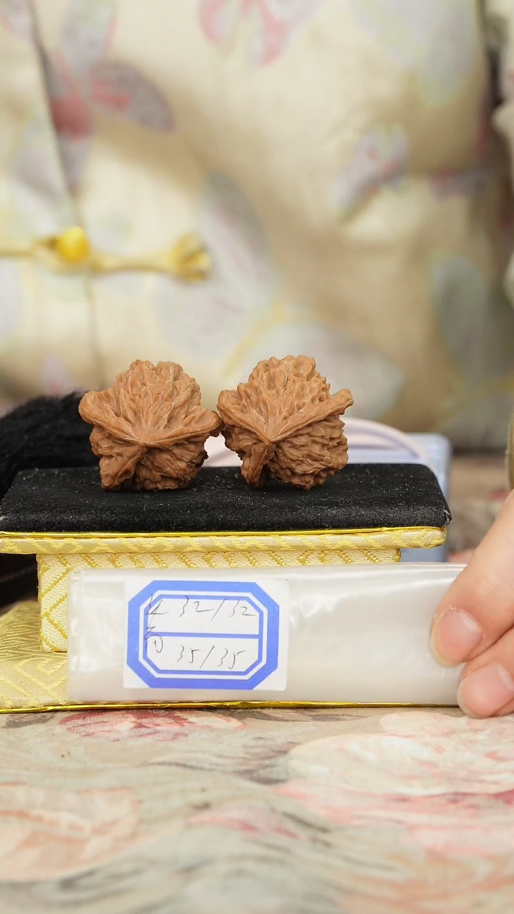 【闪购商品】文玩核桃把件盘山三棱