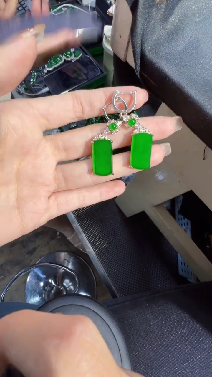 【闪购商品】定制翡翠未镶嵌耳钉商品多样性发货1