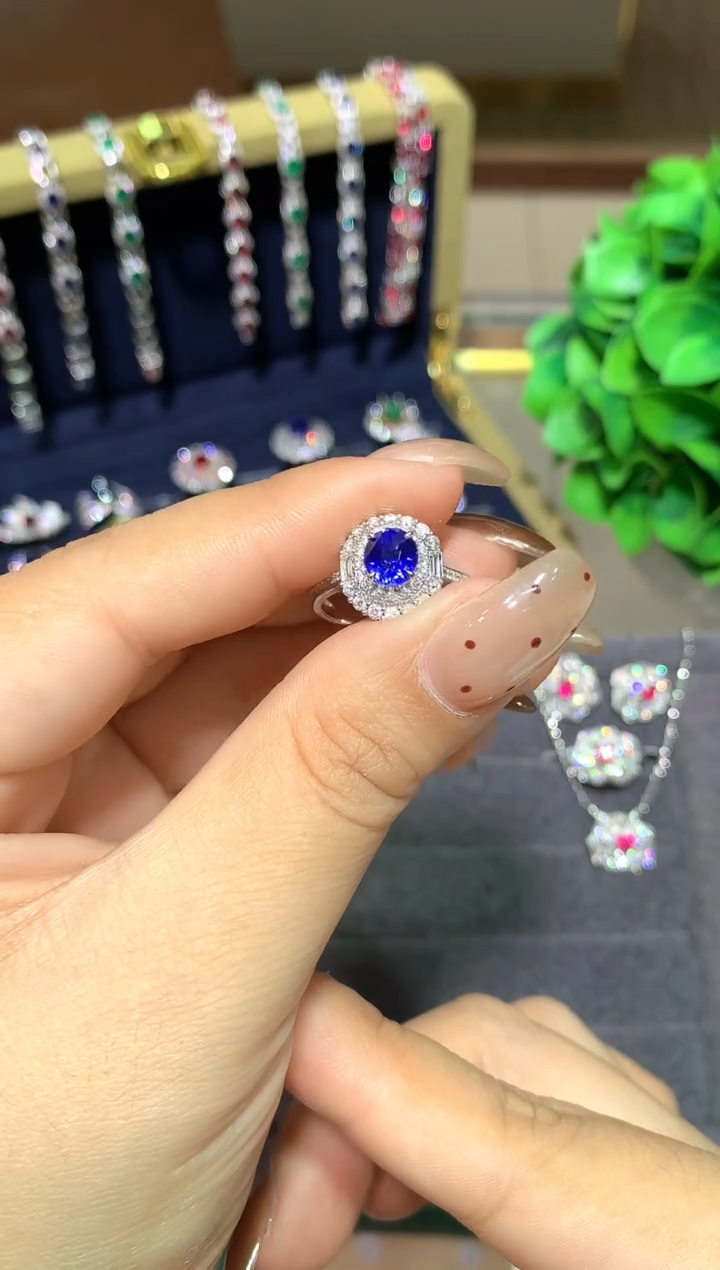 戒指蓝宝石18K金镶嵌1.18ct