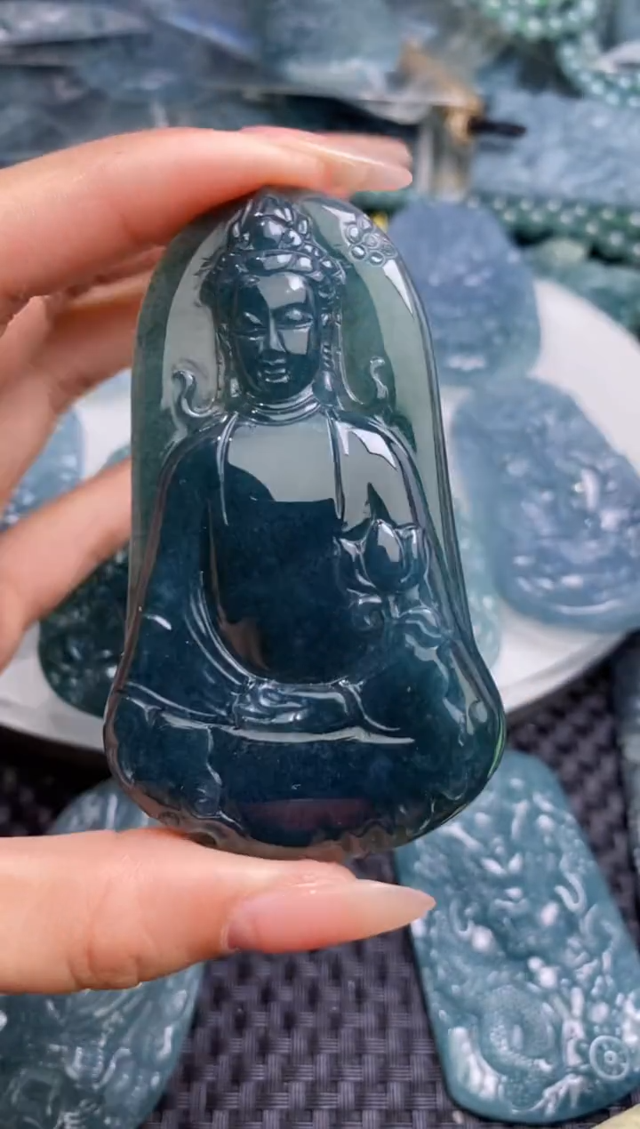 【闪购商品】翡翠颈饰未镶嵌           