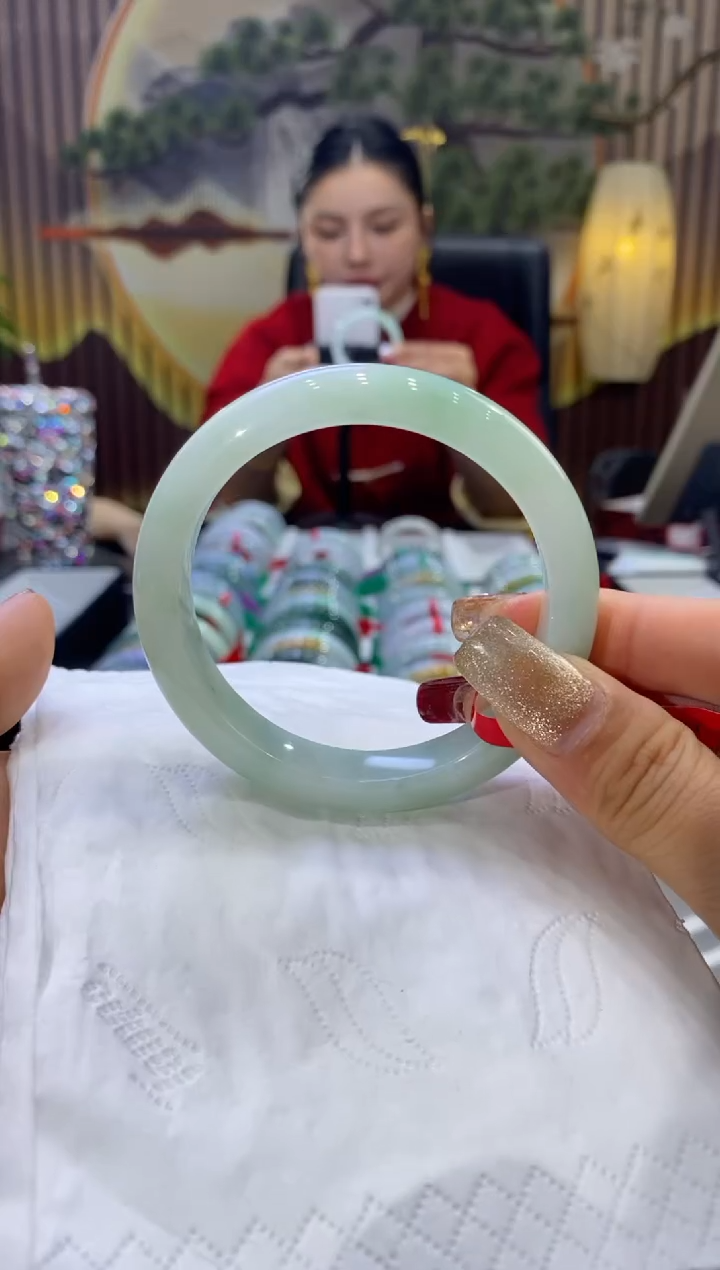 【闪购商品】翡翠手镯未镶嵌多人08063