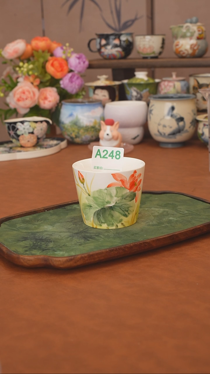 手绘  荷叶荷花猪口杯248