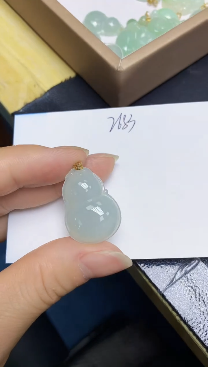 翡翠18K金镶嵌颈饰 天然翡翠A货