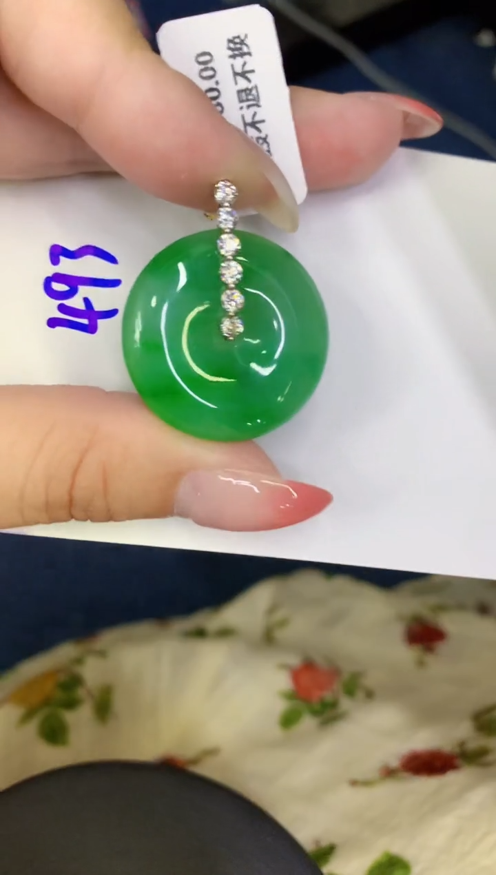 翡翠18K金镶嵌颈饰缅甸天然翡翠A货