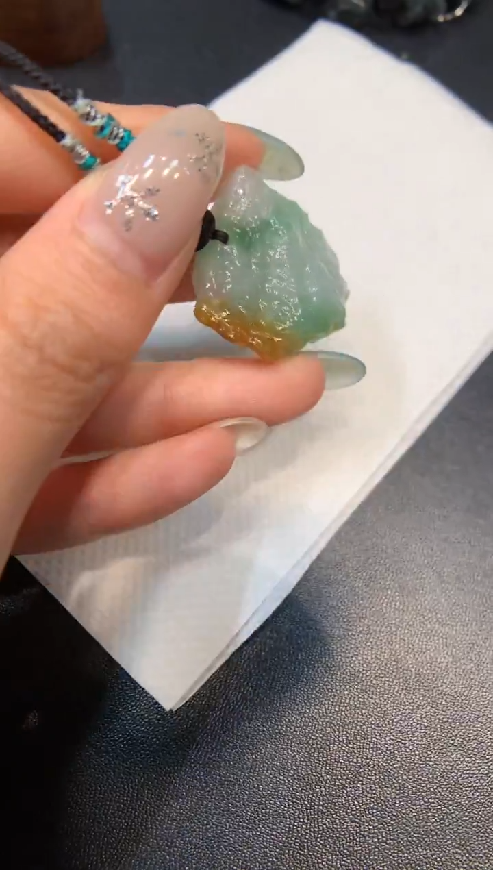 颈饰未镶嵌翡翠随形