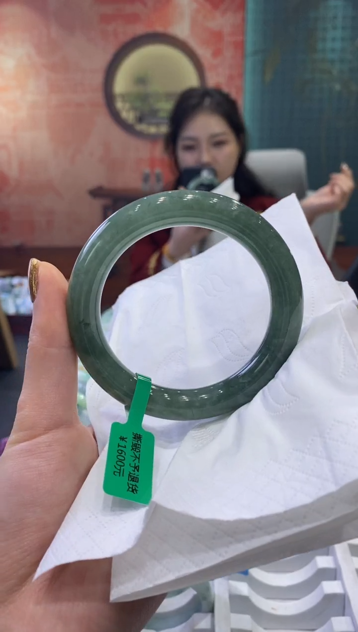 【闪购商品】翡翠手镯未镶嵌多人04078