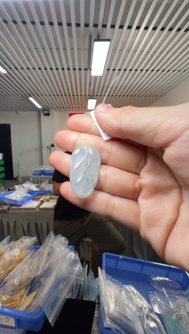 翡翠未镶嵌吊坠(不含链)翡翠叶子冰糯吊坠