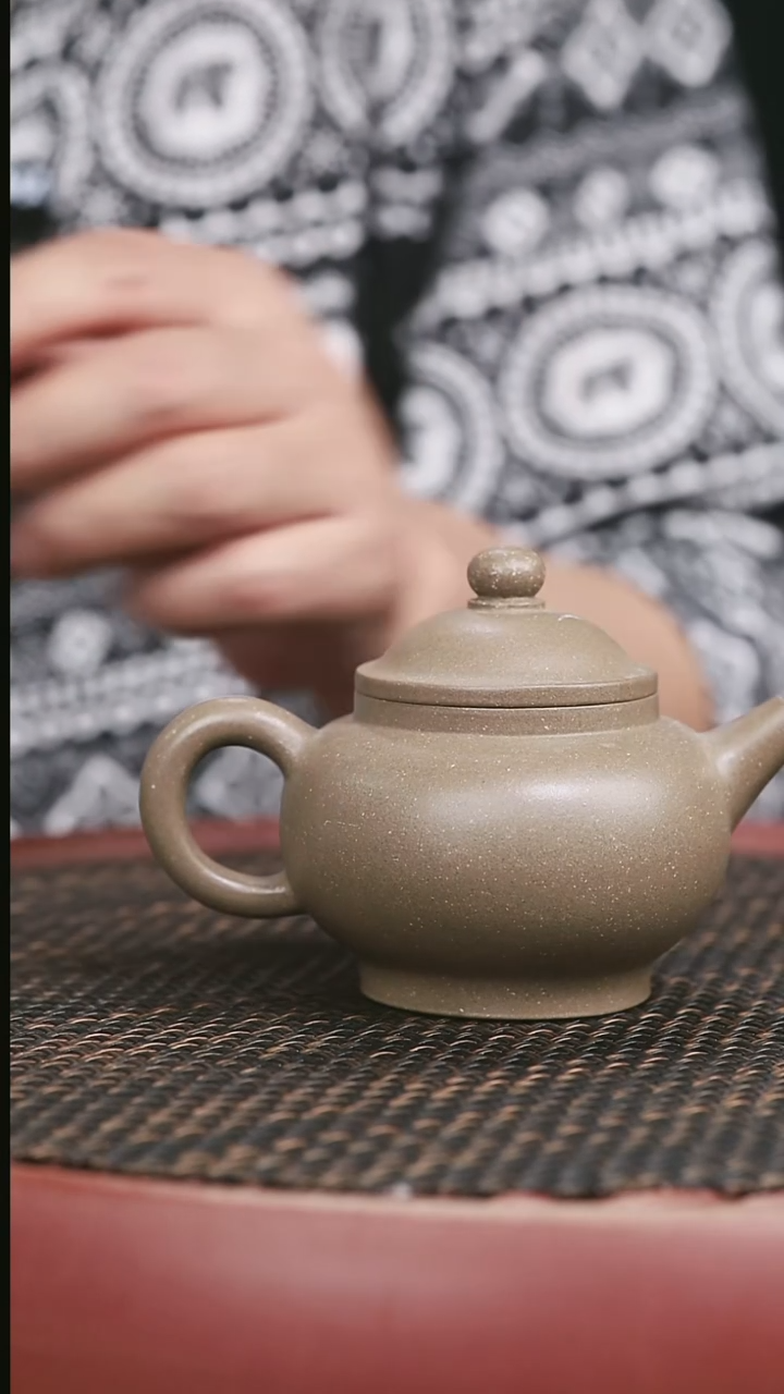 茶壶紫砂8号蟹壳青巨轮珠200CC微微暇