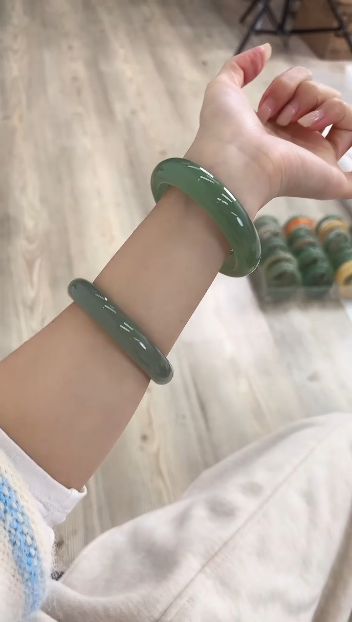 未镶嵌手镯石英质玉35-54D