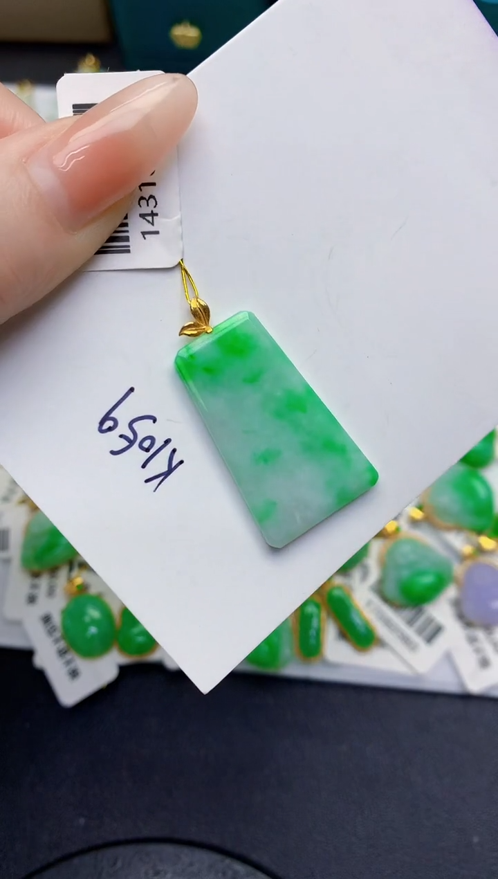 颈饰18K金镶嵌翡翠缅甸天然翡翠A货