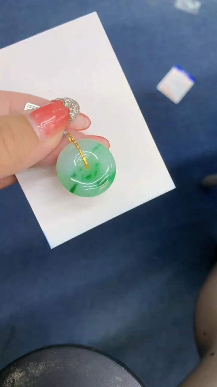 颈饰18K金镶嵌翡翠1