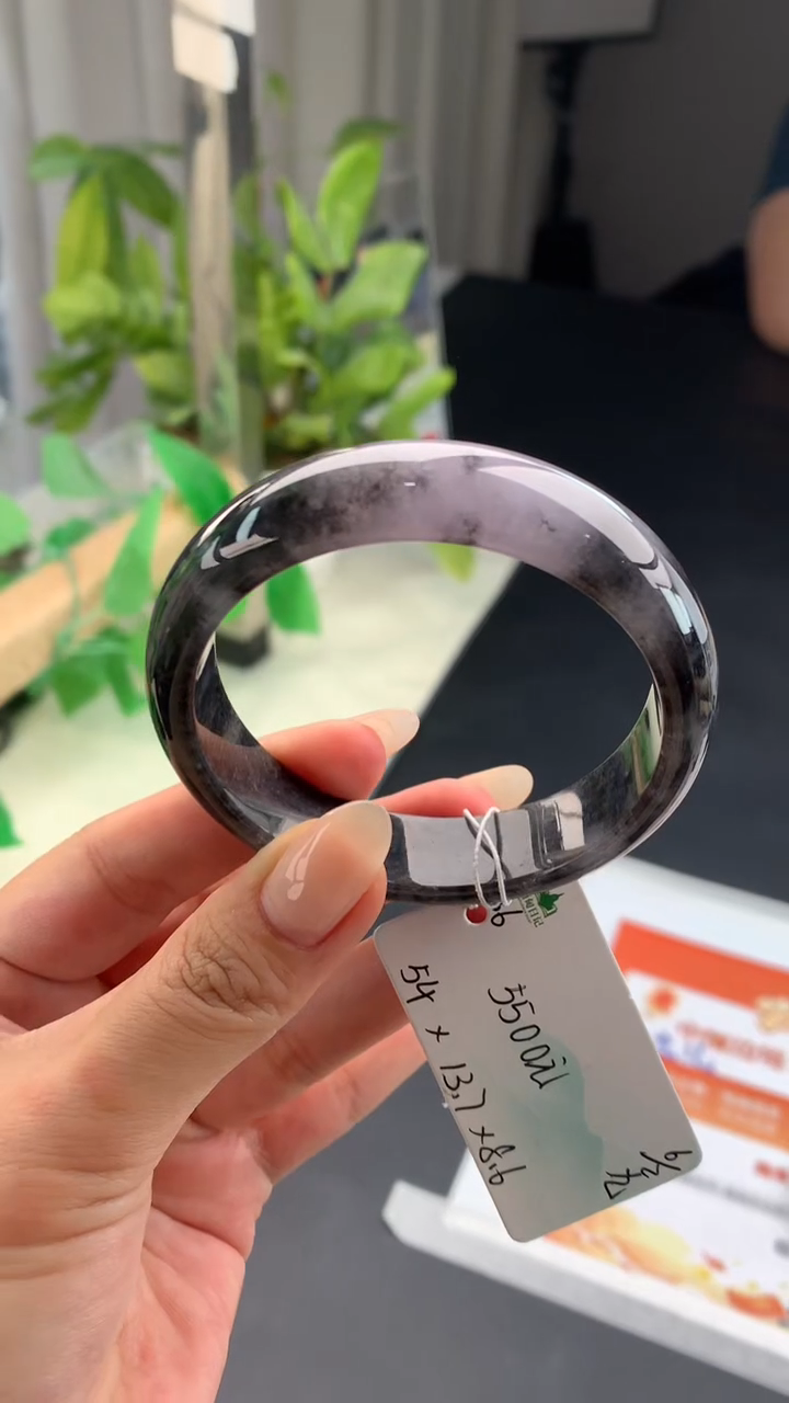【闪购商品】翡翠手镯未镶嵌 #情人节#送礼，下单联系客服核对地址~