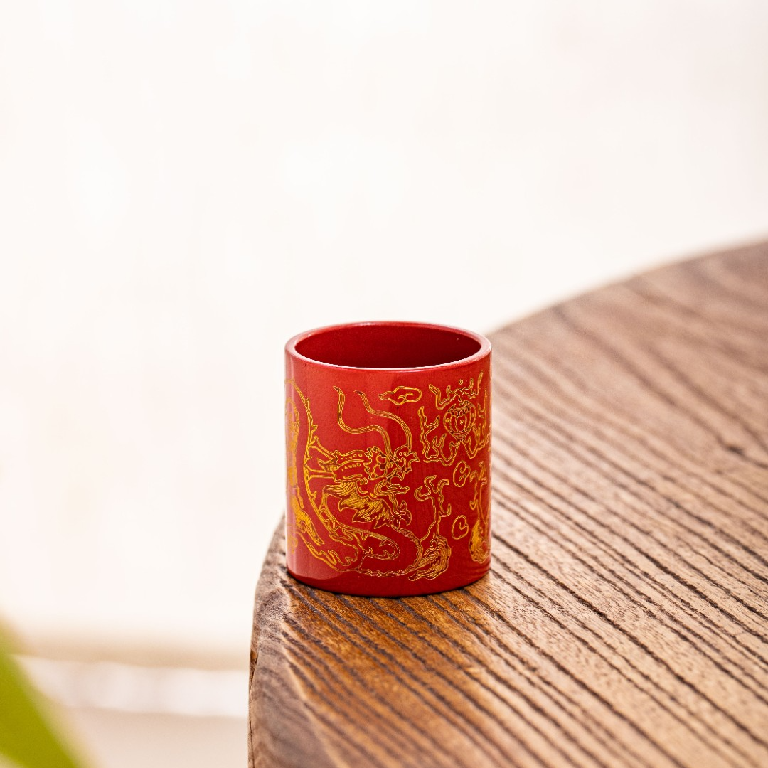 蜂鸟工坊 文创系列 大漆 红底双龙戏珠大漆铜盖置 WCDQGZ013