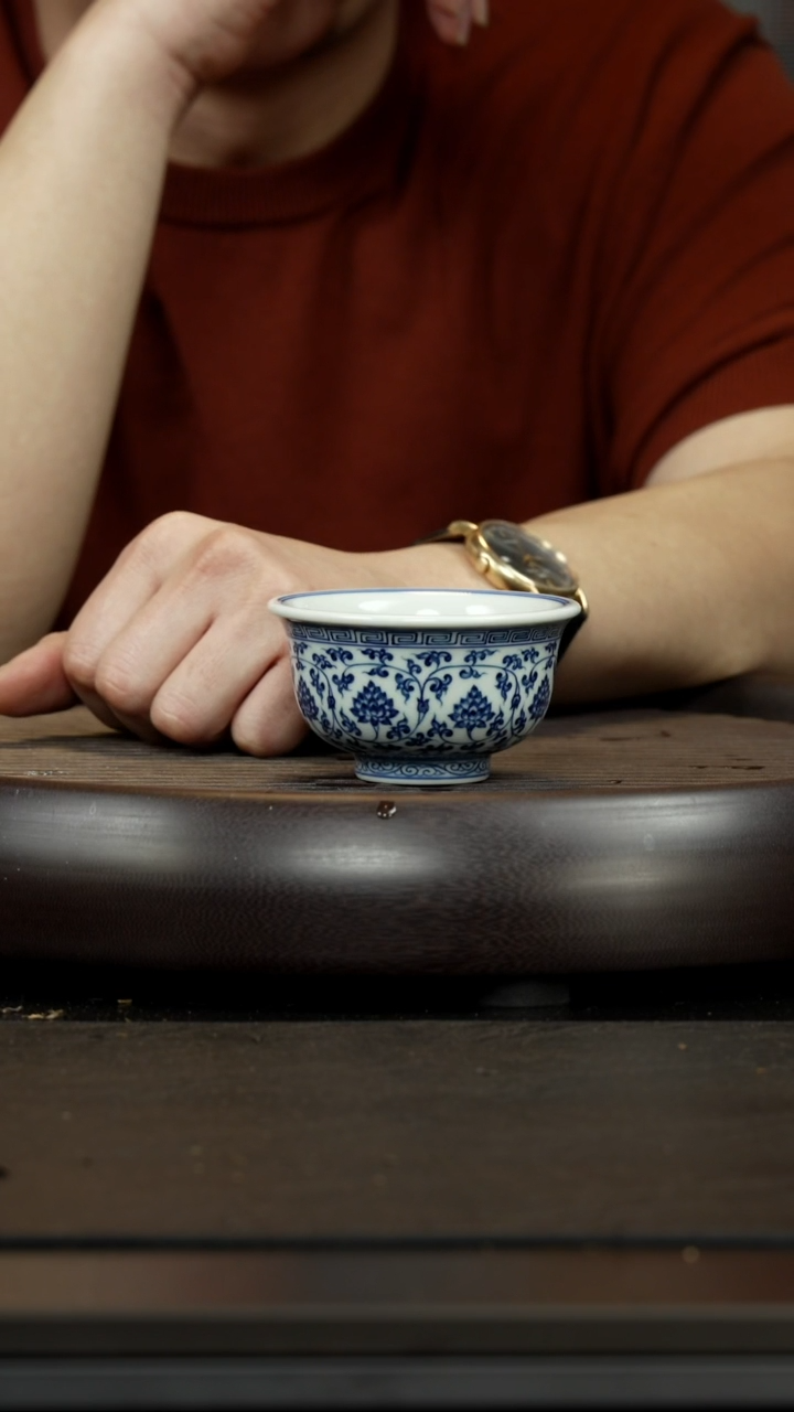 【闪购商品】紫砂茶杯青花压手杯  缠枝莲 