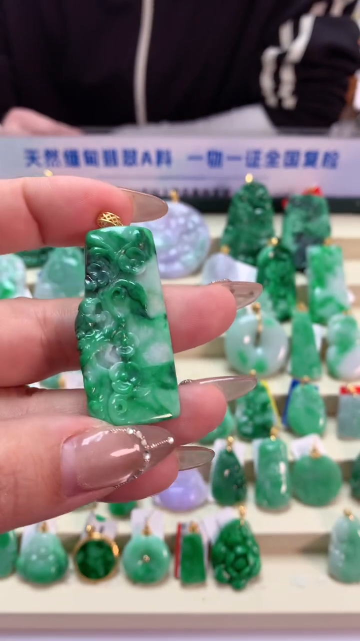 【闪购商品】翡翠吊坠(不含链)18K金镶嵌挂件