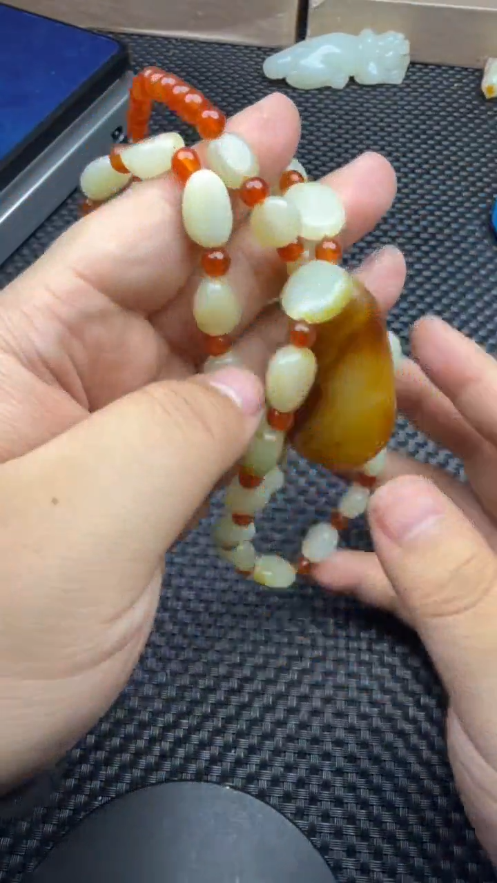 未镶嵌和田玉（糖玉）挂件笑**云350