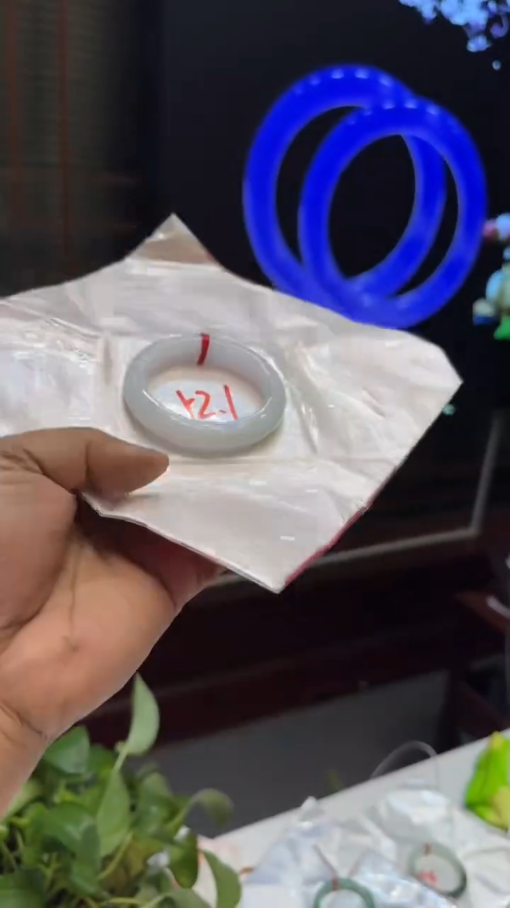 翡翠手镯未镶嵌手镯