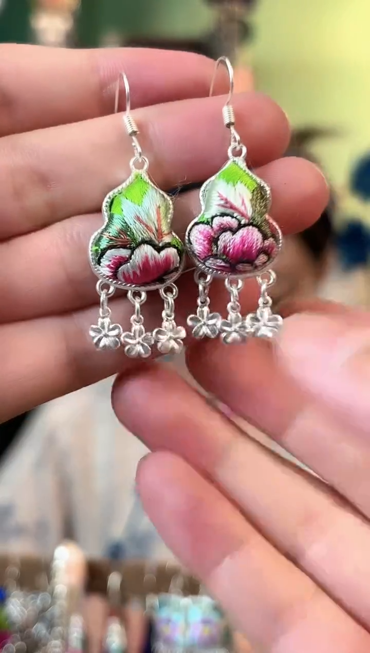 织绣摩**王彩云南阁非遗老绣饰品203