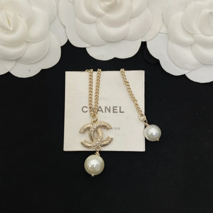 99新 Chanel/香奈儿 时尚百搭双C带珍珠蜗牛壳项链18V/AE0148