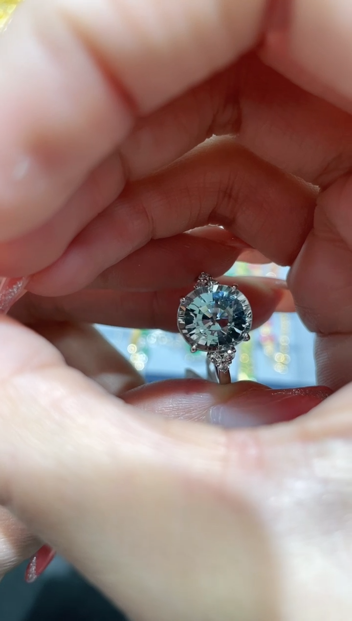 18K金镶嵌戒指海蓝宝石戒指