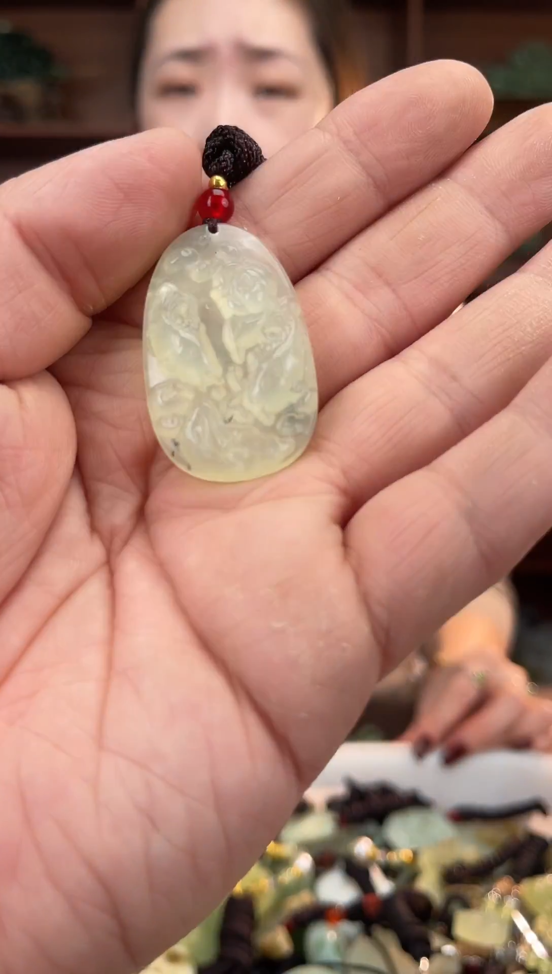 未镶嵌蛇纹石玉颈饰·