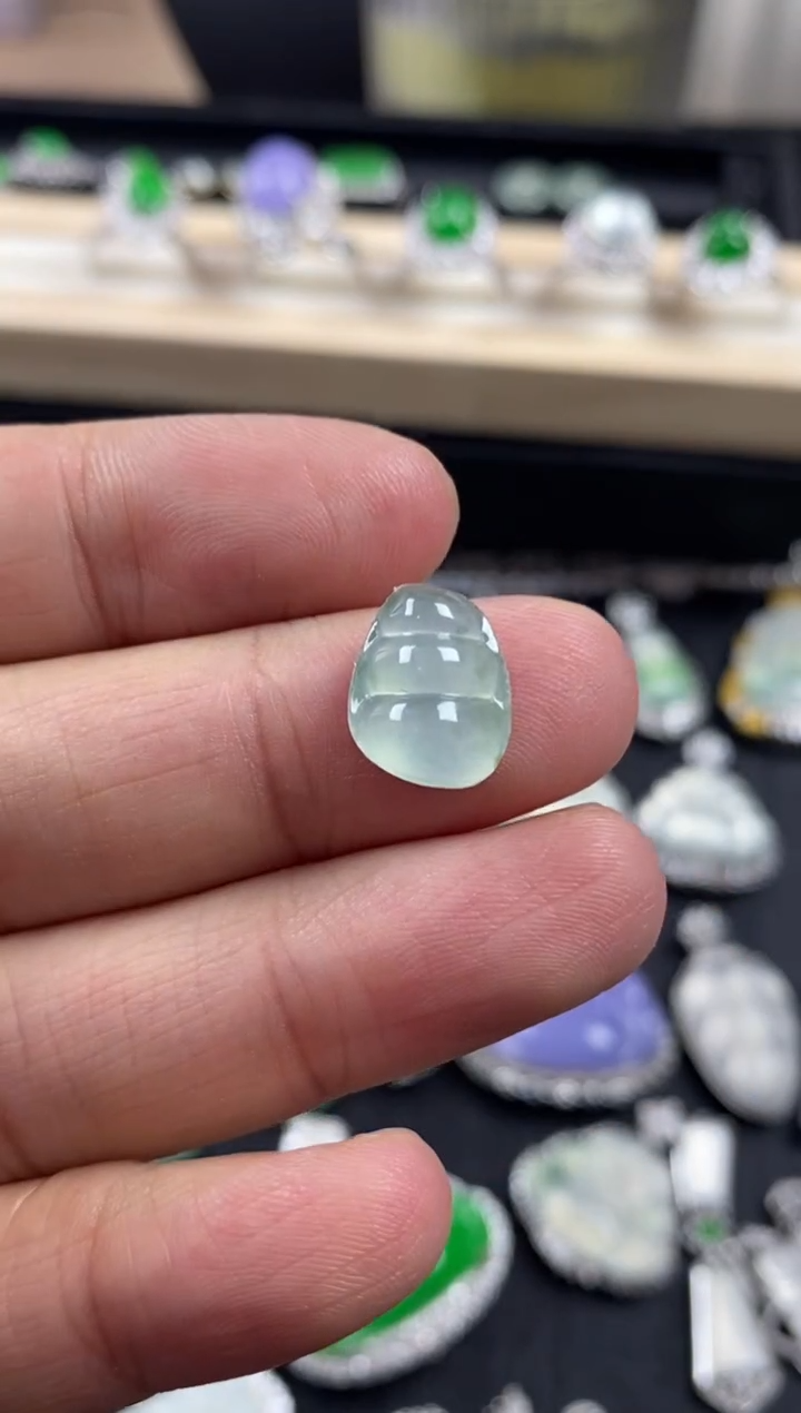 颈饰未镶嵌翡翠缅甸翡翠福豆裸石 有瑕疵