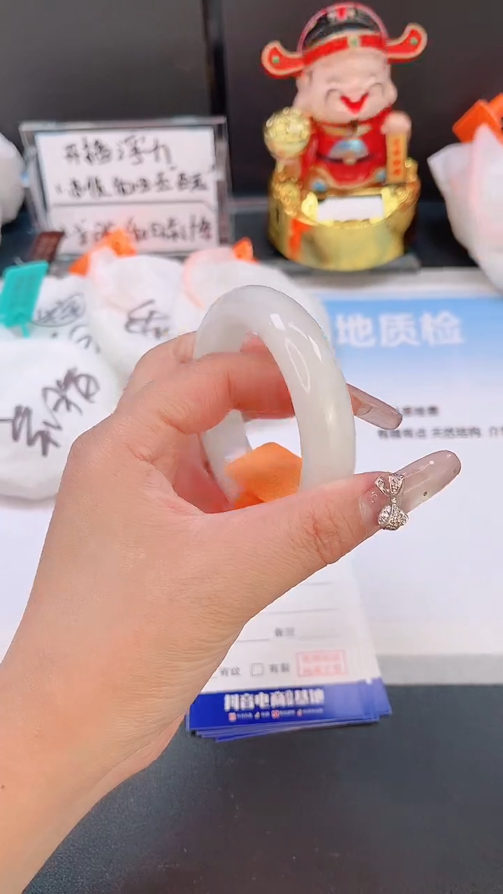 未镶嵌手镯和田玉30T11-54