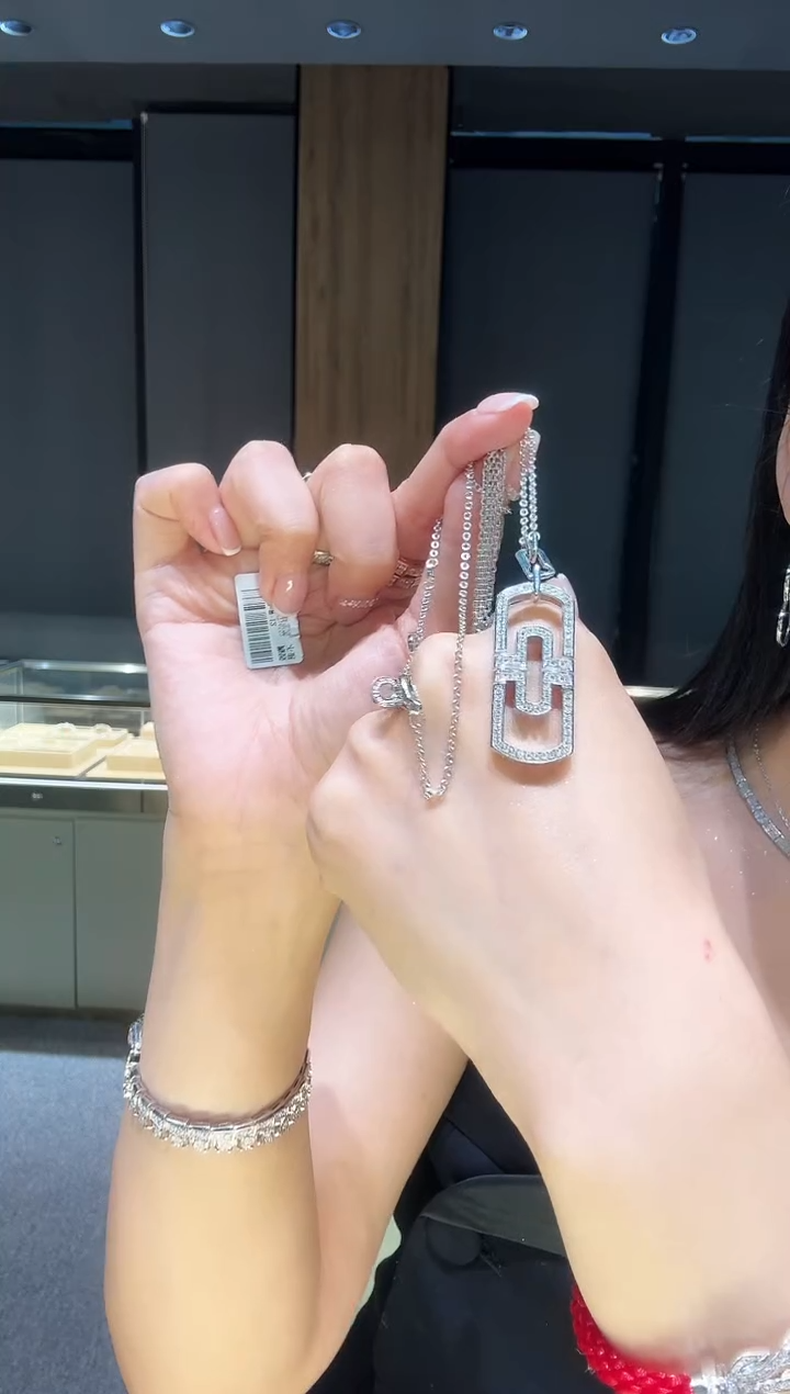 【闪购商品】钻石项链18K金镶嵌大号回形针