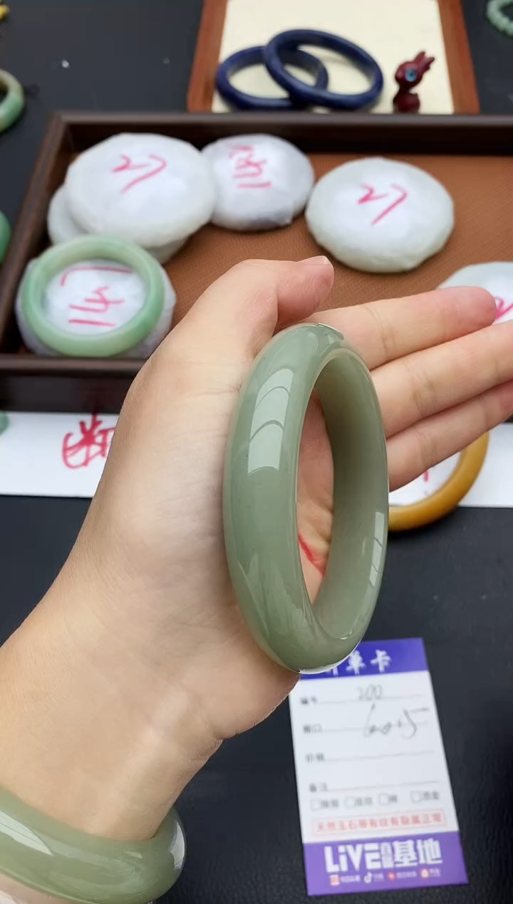 未镶嵌手镯石英质玉200+60.5