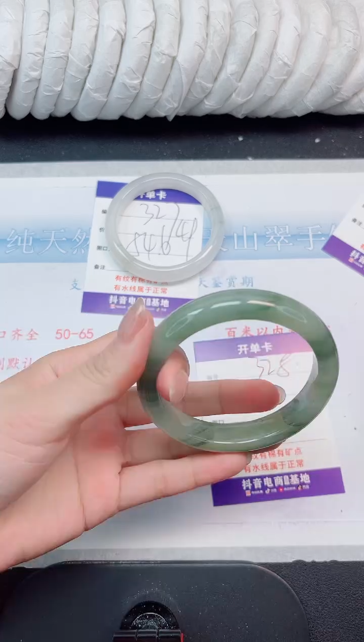 【闪购商品】石英质玉手镯未镶嵌328#58.5有洒金