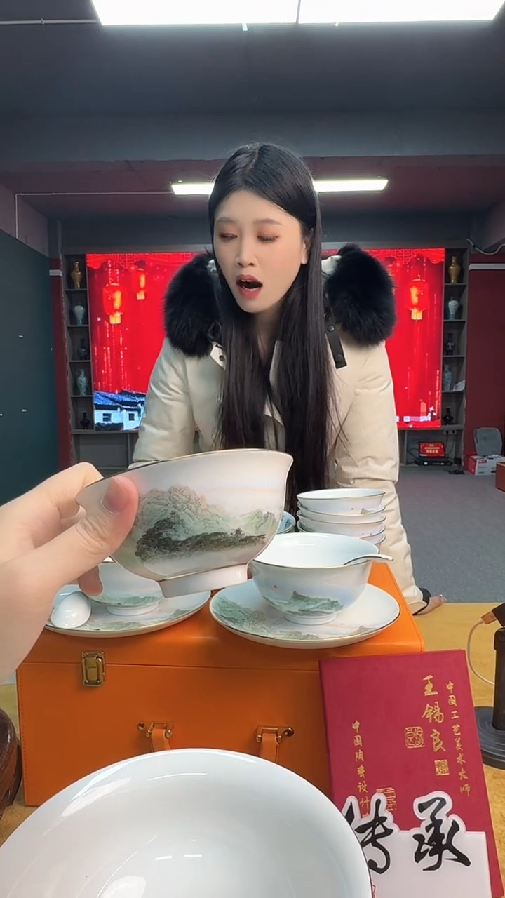 摆件瓷王老师庐山胜境餐具套组2带证书