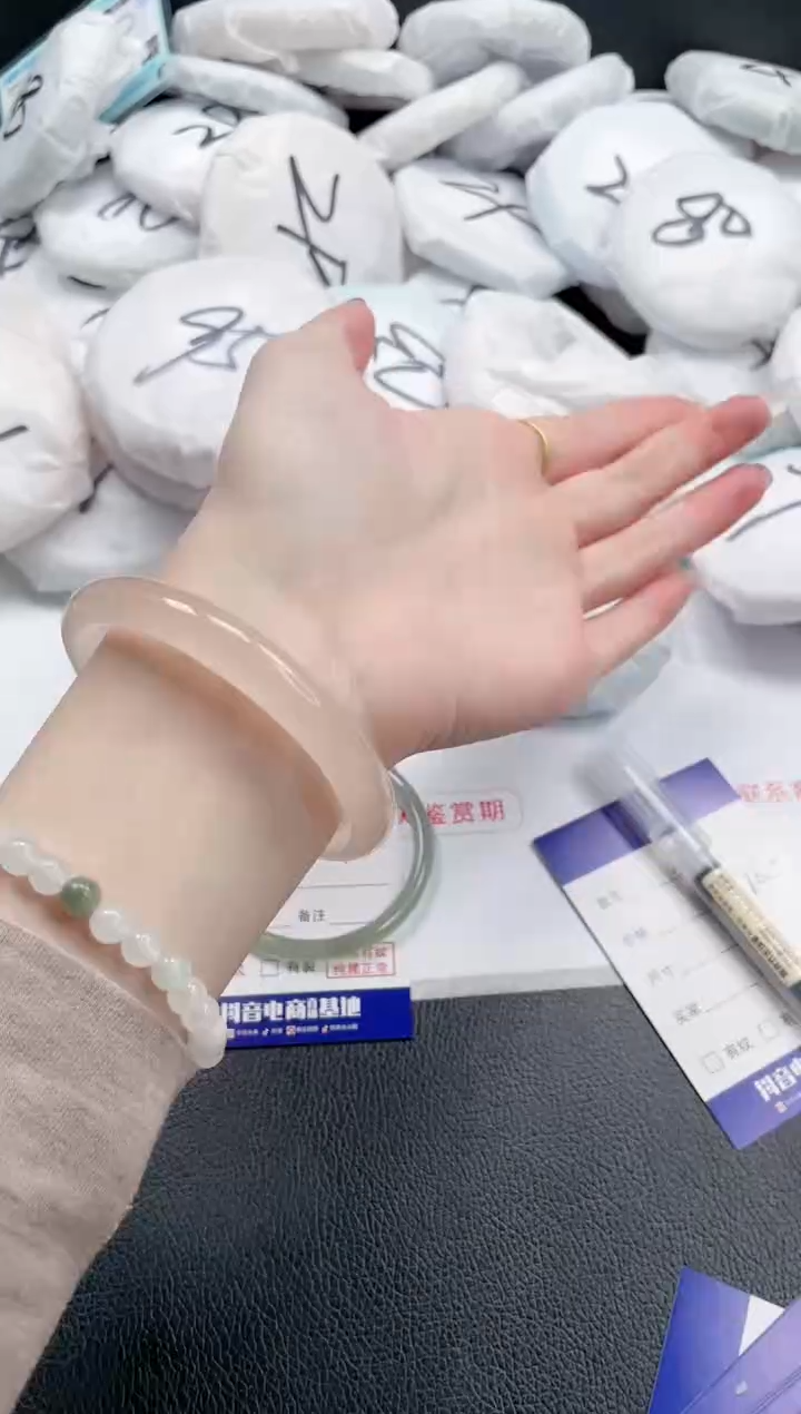 【闪购商品】石英质玉手镯未镶嵌18J46-55