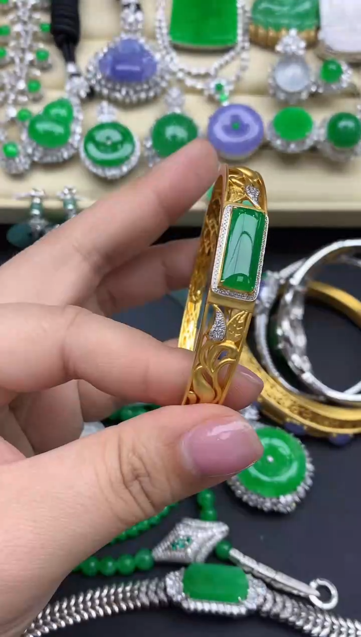 【闪购商品】翡翠手镯18K金镶嵌657-中国好珍宝