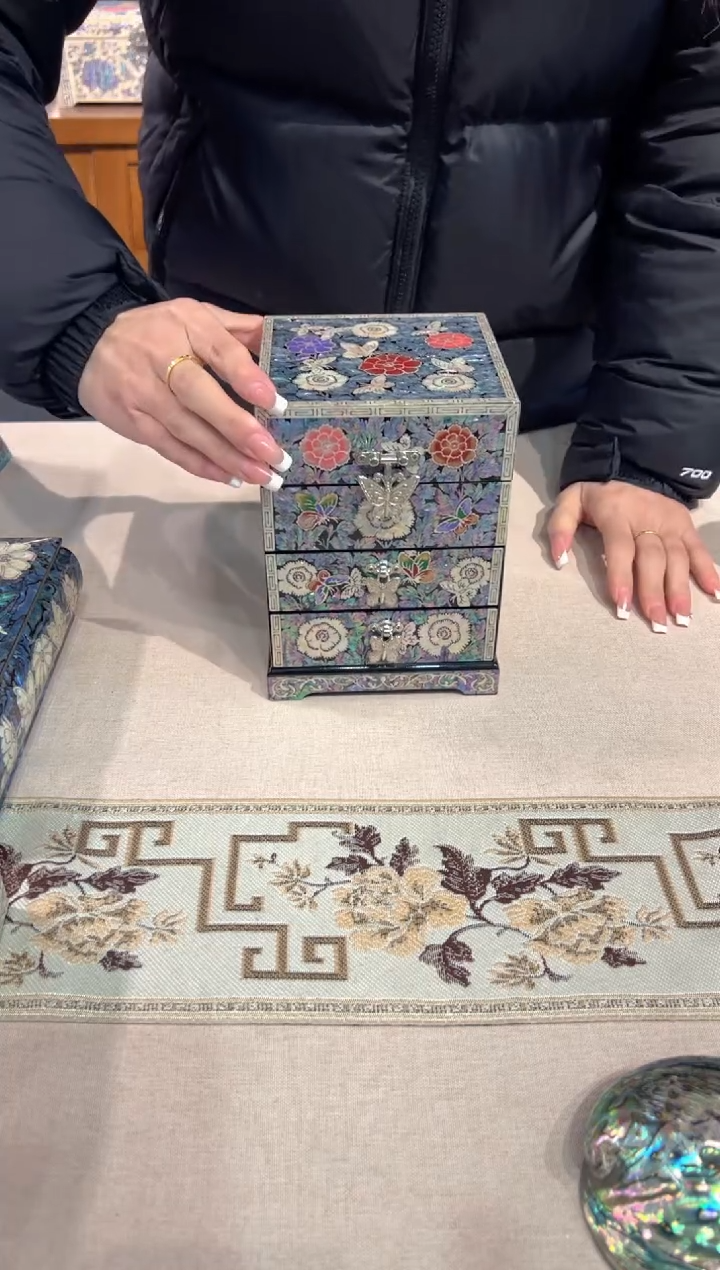 【闪购商品】白边黑底·弘贝雅螺钿漆器文化馆