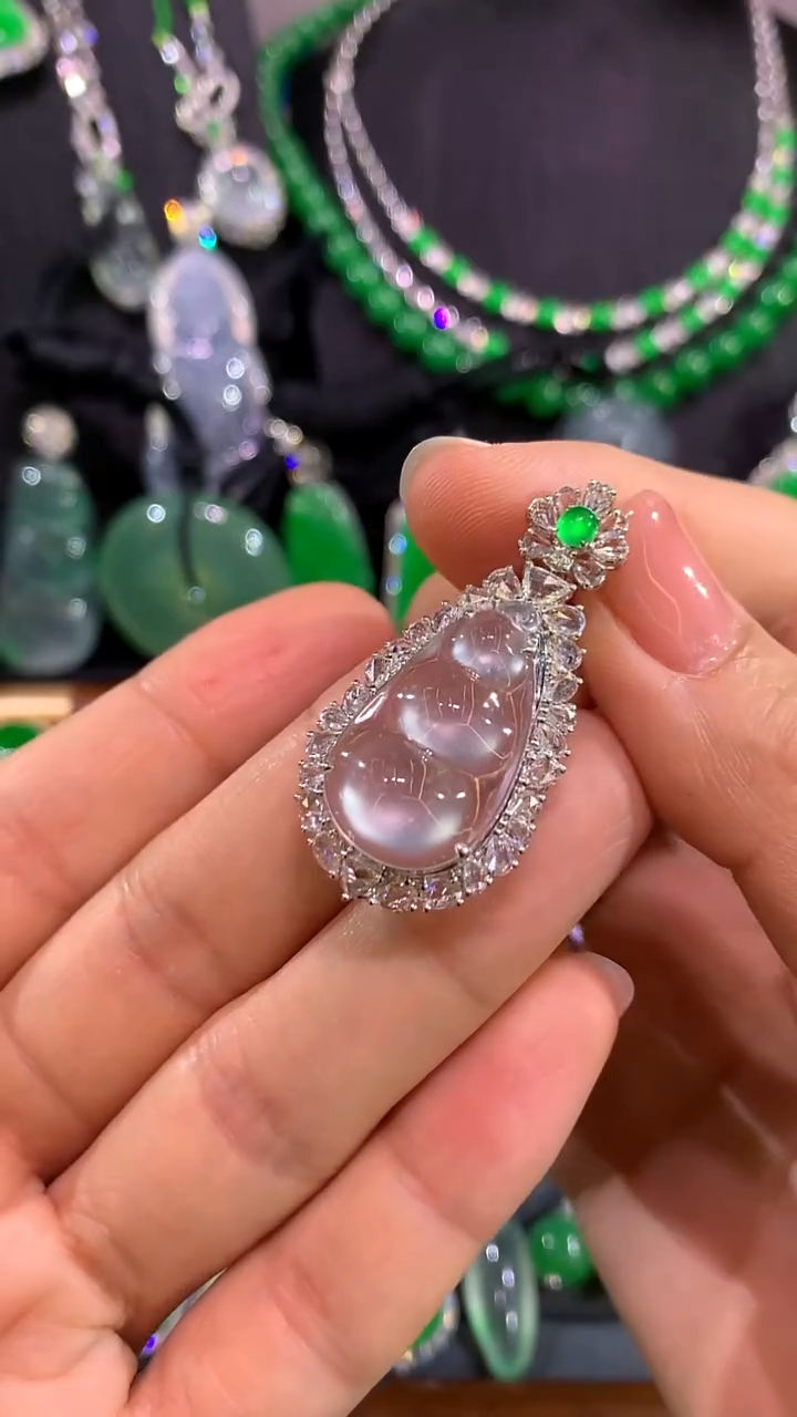 吊坠(不含链)18K金镶嵌翡翠豆子