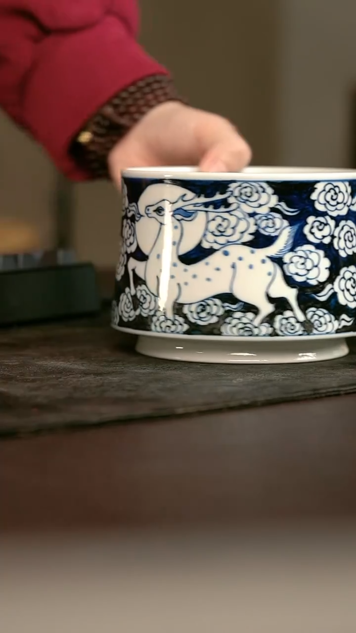 手绘手绘高温现代瓷 气 有暇 祥云鹿马蹄水洗800C